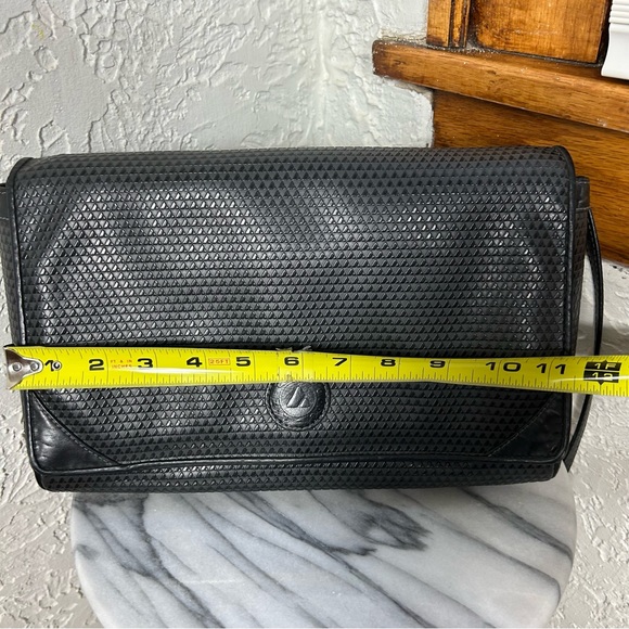 Vintage Liz Claiborne | 80’s Leather Navy Shoulder Bag - Picture 12 of 16